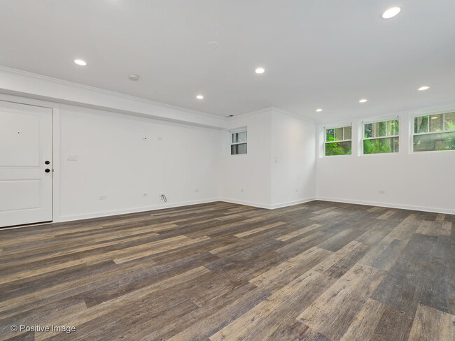 Foto del edificio - 7314 N Claremont Ave