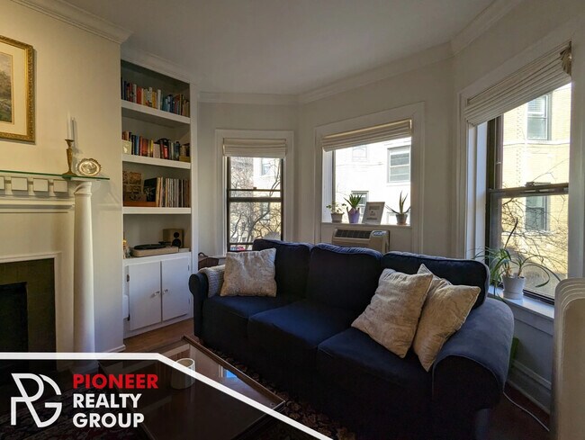 Building Photo - 547 W Brompton Ave