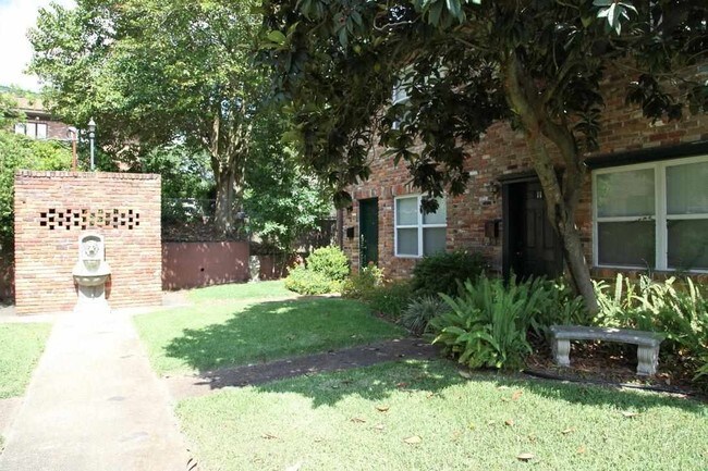 Building Photo - 710 N Gadsden St