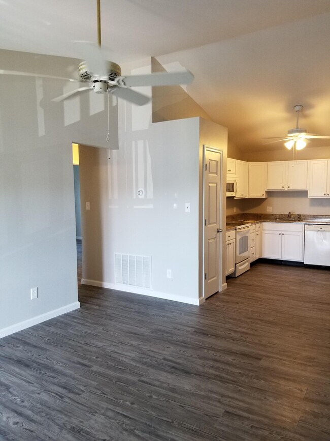 Kitchen - 157 Jubilee Hill Dr