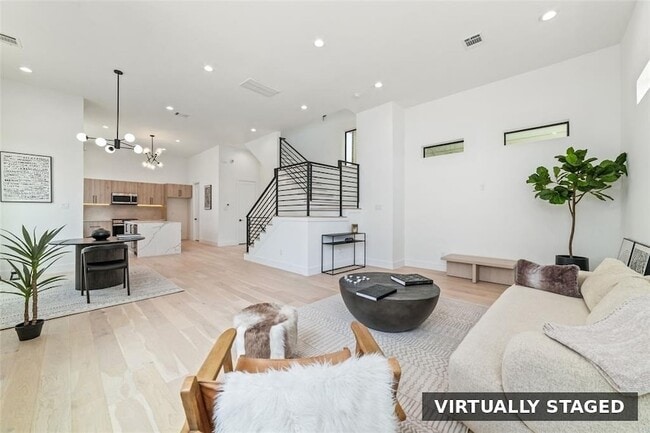 Building Photo - 5905 Fairdale Ln