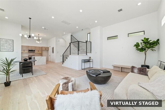Foto del edificio - 5905 Fairdale Ln