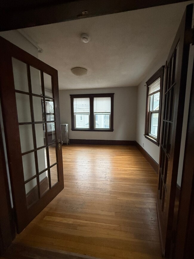 Photo - 17 Bow St (Beverly, MA) Apartment