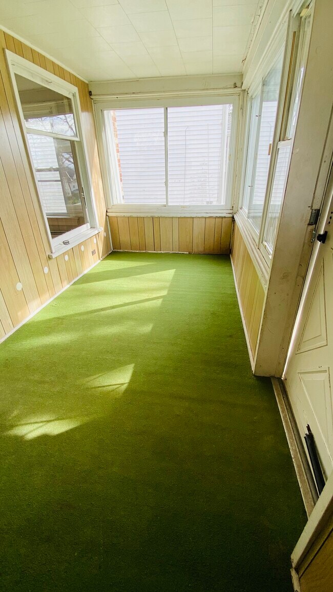 Front Enclosed Porch - 641 Cullum St