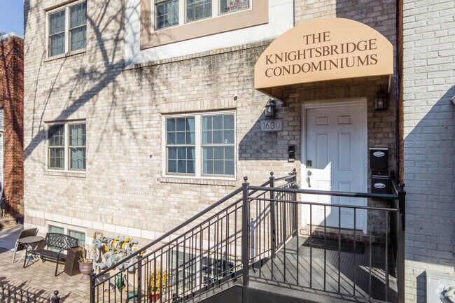 Front Entrance - KnightsBridge Condominum