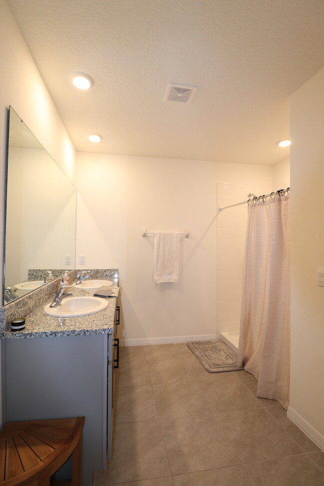 Building Photo - 8341 Ender Hls Dr