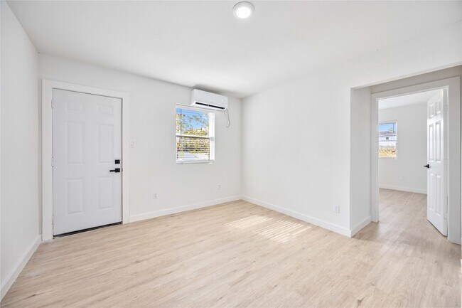 Building Photo - 6811 Del Rio St