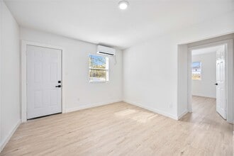 Building Photo - 6811 Del Rio St