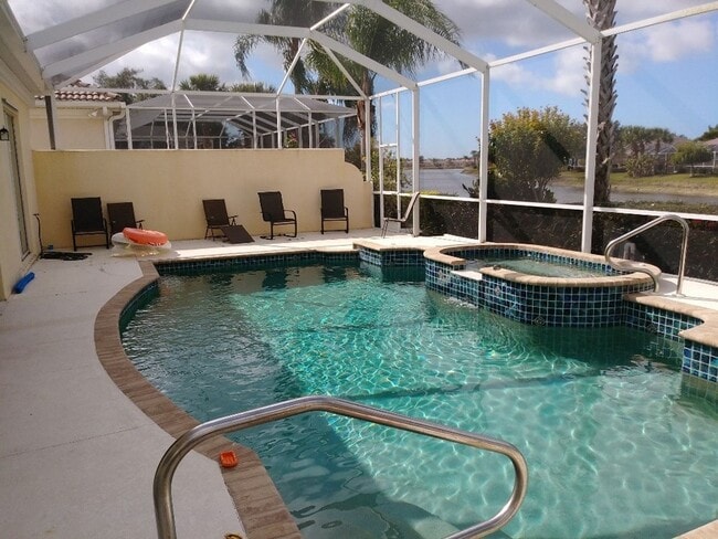 Foto del edificio - 4-bd, 4-bth in The Isles - One Of Palmer Ranch’s Most Sought After Community