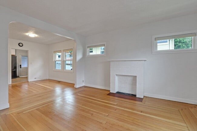 Building Photo - 303 NE 45th Ave