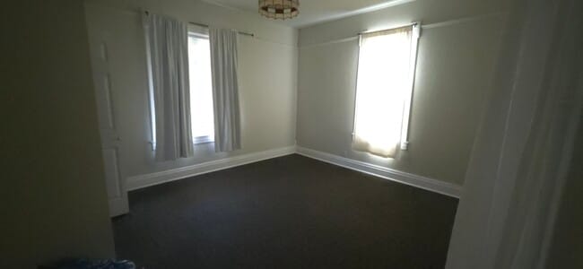 Building Photo - 409 Lakeway Dr