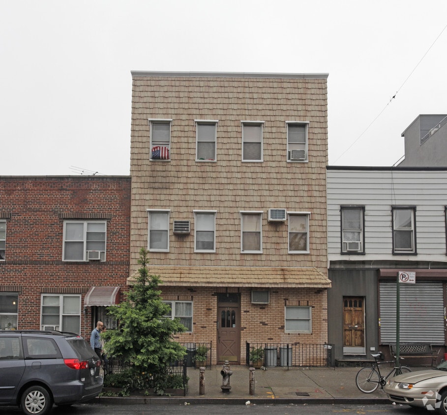 Building Photo - 376 Graham Ave