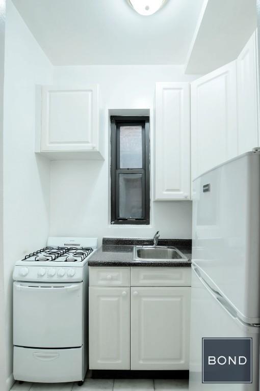 Building Photo - 166 W 83rd St