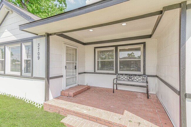 Foto del edificio - 3709 Gager St