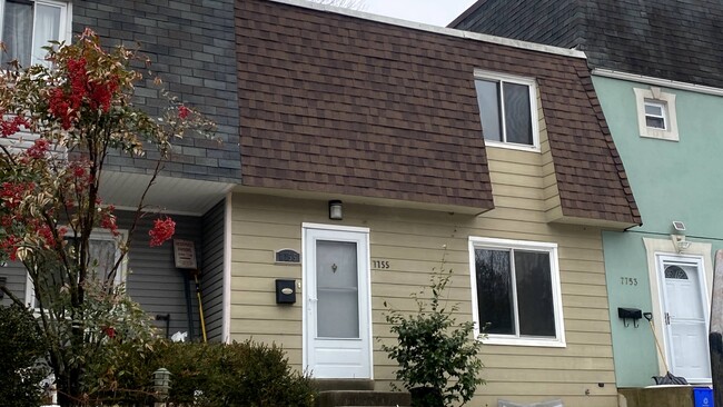 Building Photo - 7755 Scotland Dr