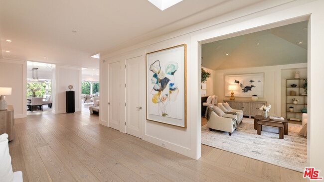 Building Photo - 720 Amalfi Dr