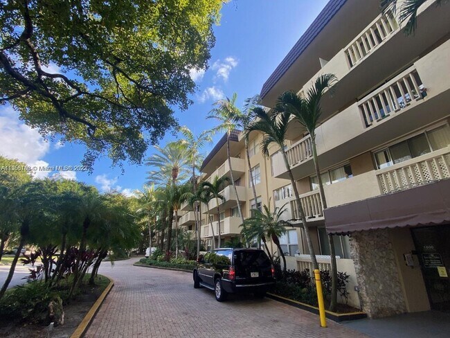 Building Photo - 1800 Sans Souci Blvd