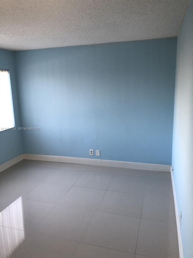 Foto del edificio - 151 Lakeview Dr