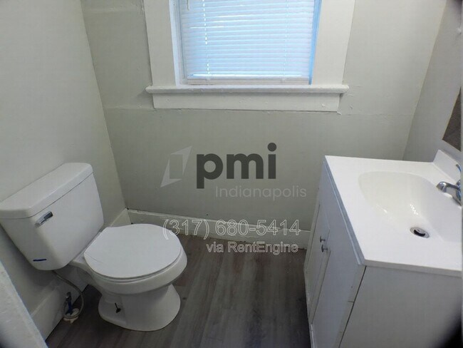 Foto del edificio - 3504 N Kenwood Ave