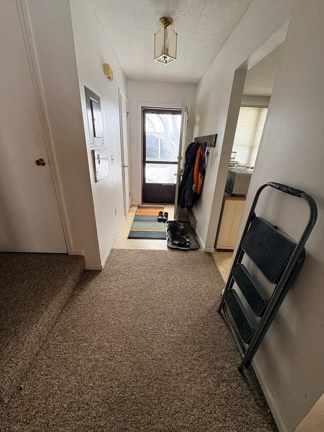 Building Photo - K6 Stonehedge Dr