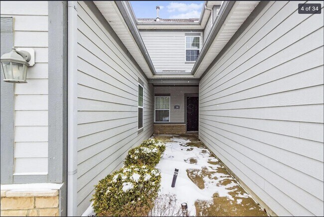 Foto del edificio - 590 Redwood Ln