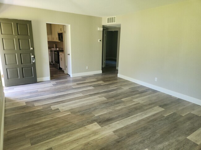 Building Photo - 38 Sunset Dr