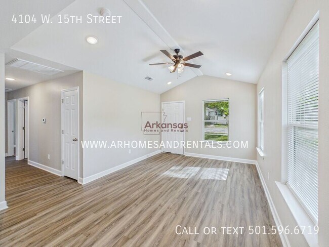 Foto del edificio - 4104 W 15th St