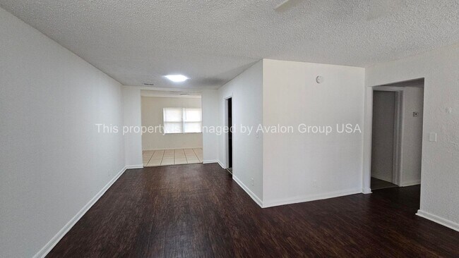 Building Photo - 3018 Donna Dr