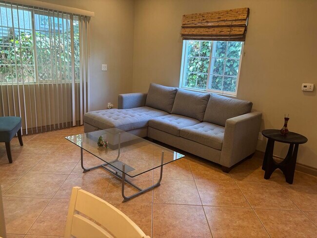 Foto del edificio - 5849 White Oak Ave