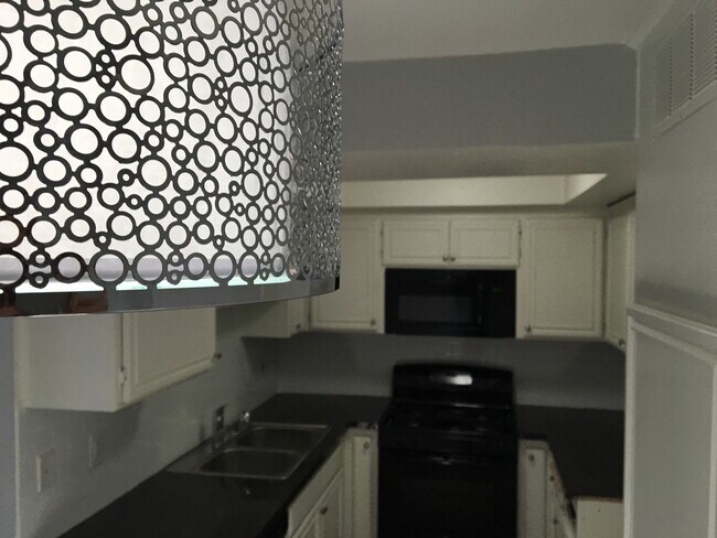 Foto del edificio - 5328 Riverton Ave