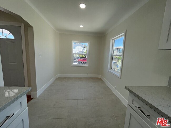 Building Photo - 8640 Baring Cross St