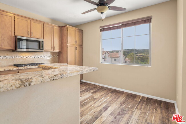 Foto del edificio - 387 Westlake Vista Ln
