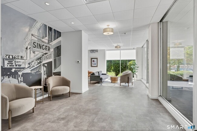 Building Photo - 887 Farmington Ave