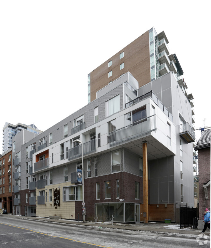 Building Photo - 360 Lofts