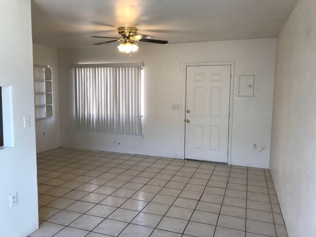 Foto del edificio - 940 N Palo Verde Blvd