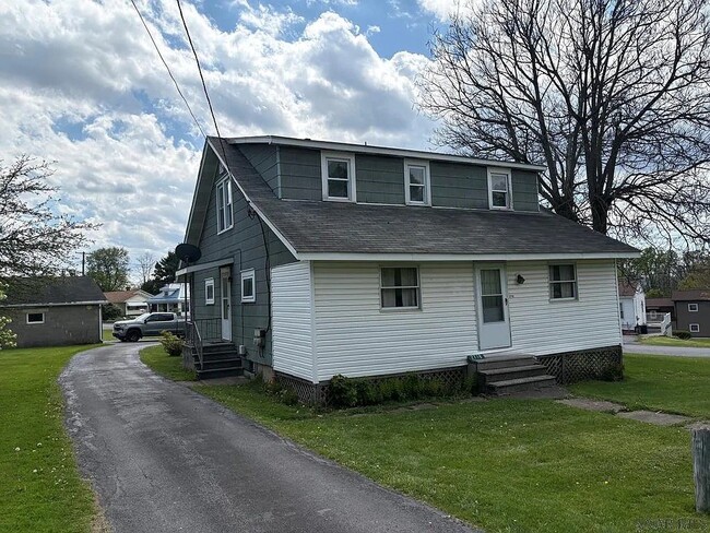 Building Photo - 2718 Bedford St