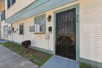 Building Photo - 906 N White St