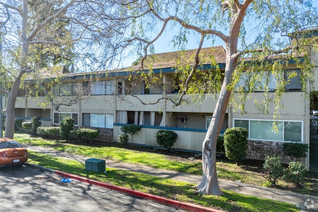 Islandia Condominiums