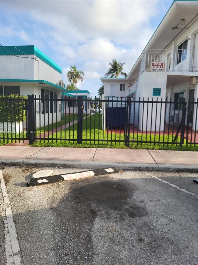 Building Photo - 2101 Calais Dr