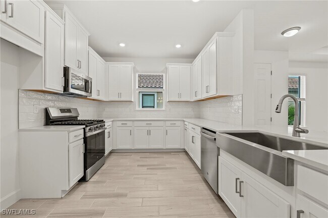 Building Photo - 15517 Vittorio St