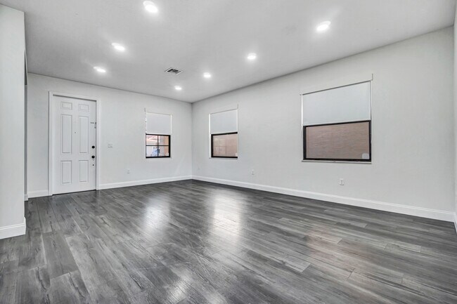 Foto del edificio - 19293 NE 8th Ct
