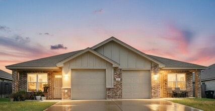 Building Photo - 3111 A Stonewall Dr