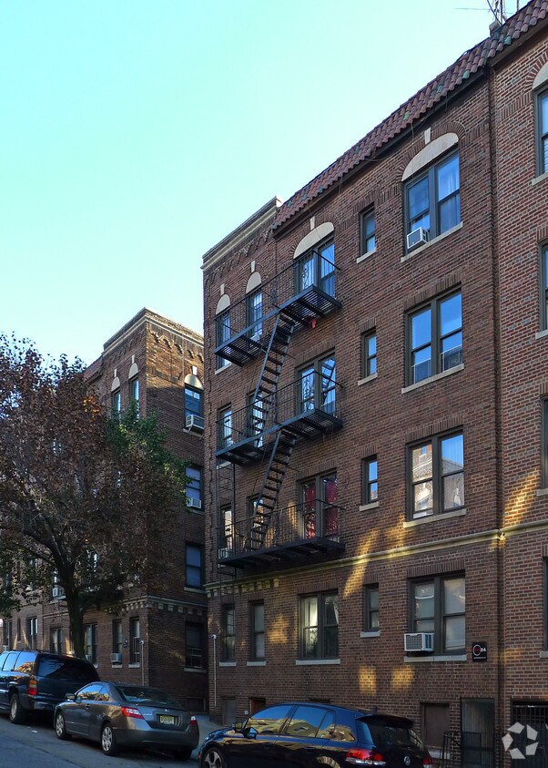 Foto del edificio - 43-29 39th Pl