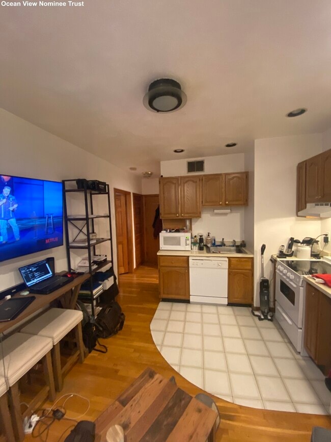 Building Photo - 372 North St