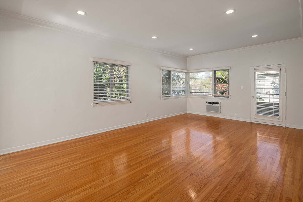 Living Room - 1240 1/2 S La Jolla Ave