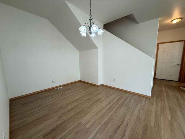 Building Photo - Three Bedroom Townhome in DuPont