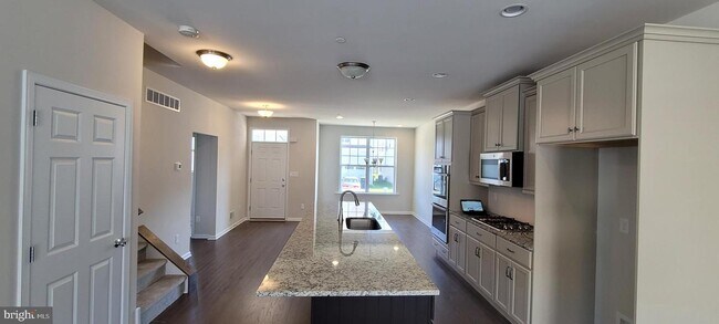 Building Photo - 614 Albion Pl