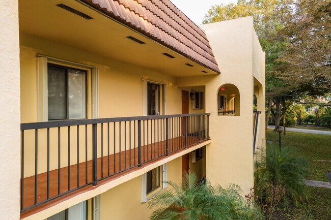 Building Photo - 930 SW 9th St Cir