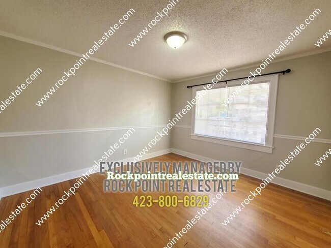 Building Photo - 408 S Howell Ave