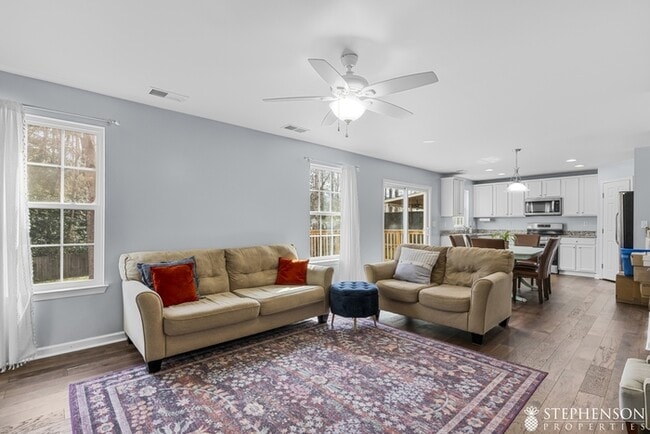 Foto del edificio - 3 bed 2.5 bath fenced yard